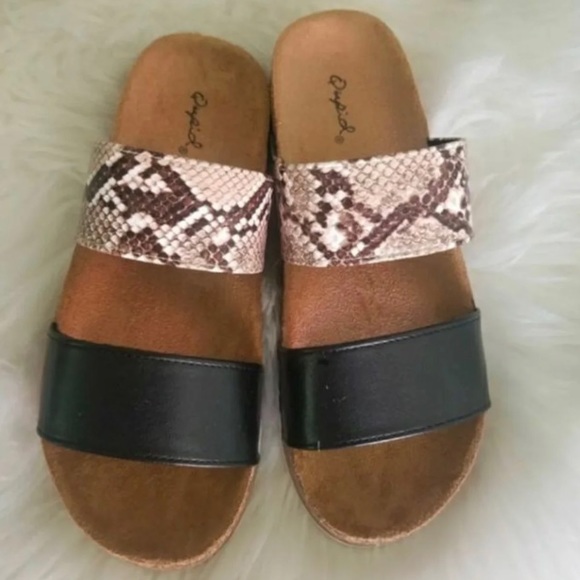 Qupid Sandals - Picture 2 of 3